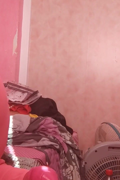 Ružičasta kurva fetiš na stopala, prljavi razgovor, pušenje, igranje s pičkom