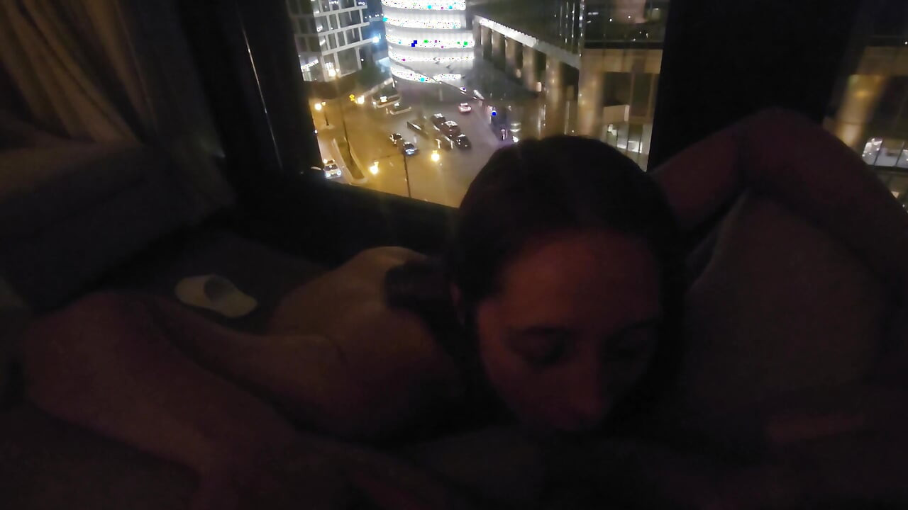 Mamada en la ventana
