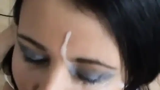 Tina Jay'in yarağını emiyor ve 31 çekiyor