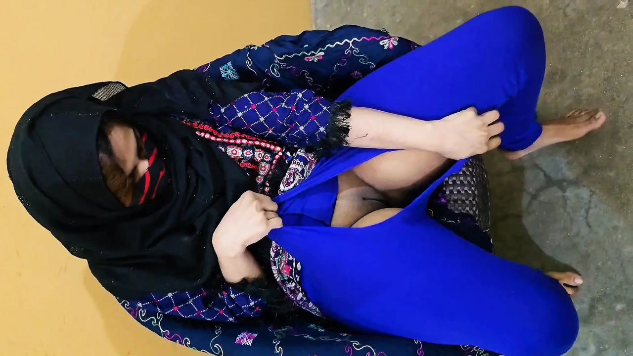 Hijab Muslim Girlfriend Coming home Again-Cum in pussy