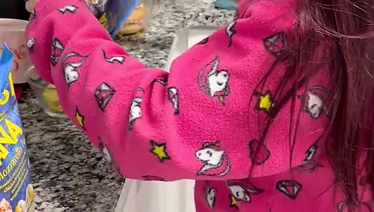 Pantat montok untuk kontol kecilmu yang dipermalukan