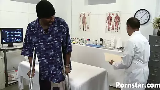 Hot doctor Chayse Evans fucks with black patient