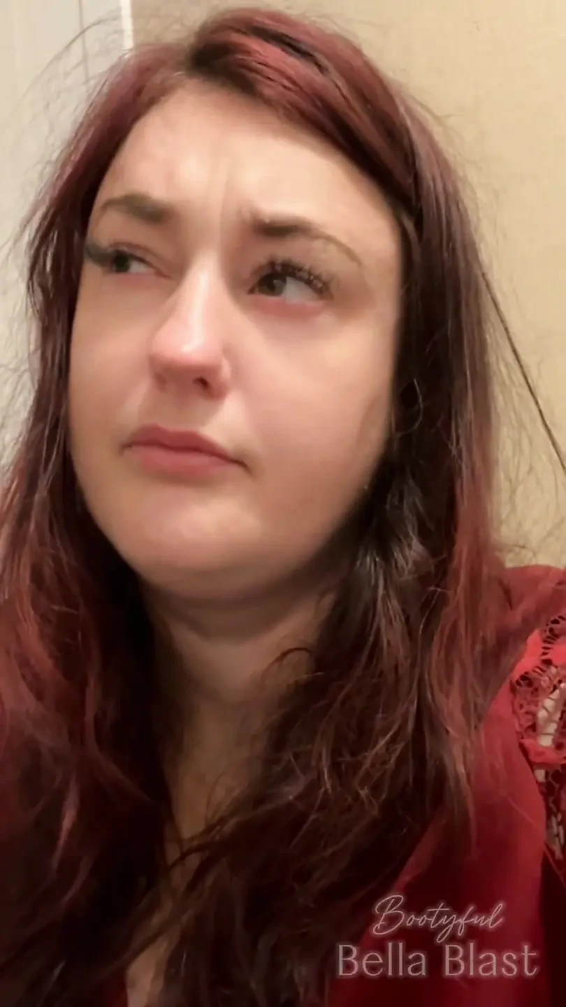 BBW Eye Contact Toilet Farts and Log Plops Intimate POV with Bella Blast