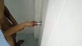 Caméra dans la salle de bain de mon ami n ° 3
