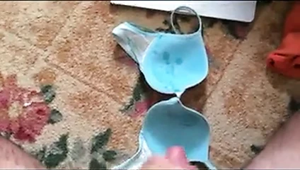 karısının sutyen üzerinde Cumming