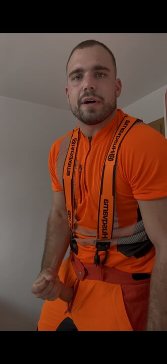 Lumberjack in HiVis Jerks His Huge Manly Cock