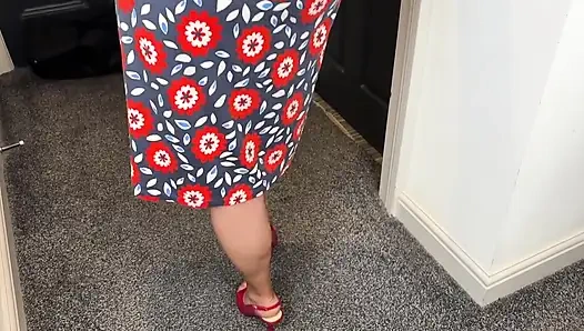 Vgq27 teyze Sandra bir gece dışarıda geçirdikten sonra soyunuyor