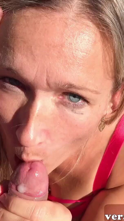 German amateur milf makes real holiday fuck user meeting via EroCom | Clip 3