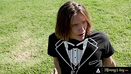 Mommy's Boy - грудастая горячая крошка Payton Preslee принимает член глубоко в ее мокрую киску