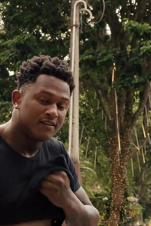 Agatha Mama and Luiza Ambiel in When I Couldn't Get My Car to Start, I Stopped and the BBC Mechanic Came to Help Me.