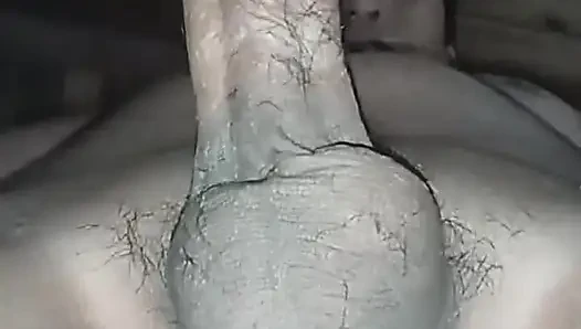 Üstüne boşalana kadar sikimi Eva'nın amına sokuyorum