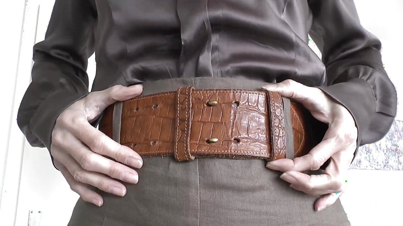 リネンスカートとのワクワクするベルトフィッティング、パート1、レディ・ヴィクトリア・ヴァレンテ