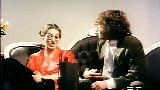 Dim İtalyan ışıklarının altında şehvetli sikişiyor