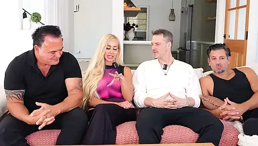 Подтянутая милфа Jewel Jade, подкаст превращается в гэнгбэнг