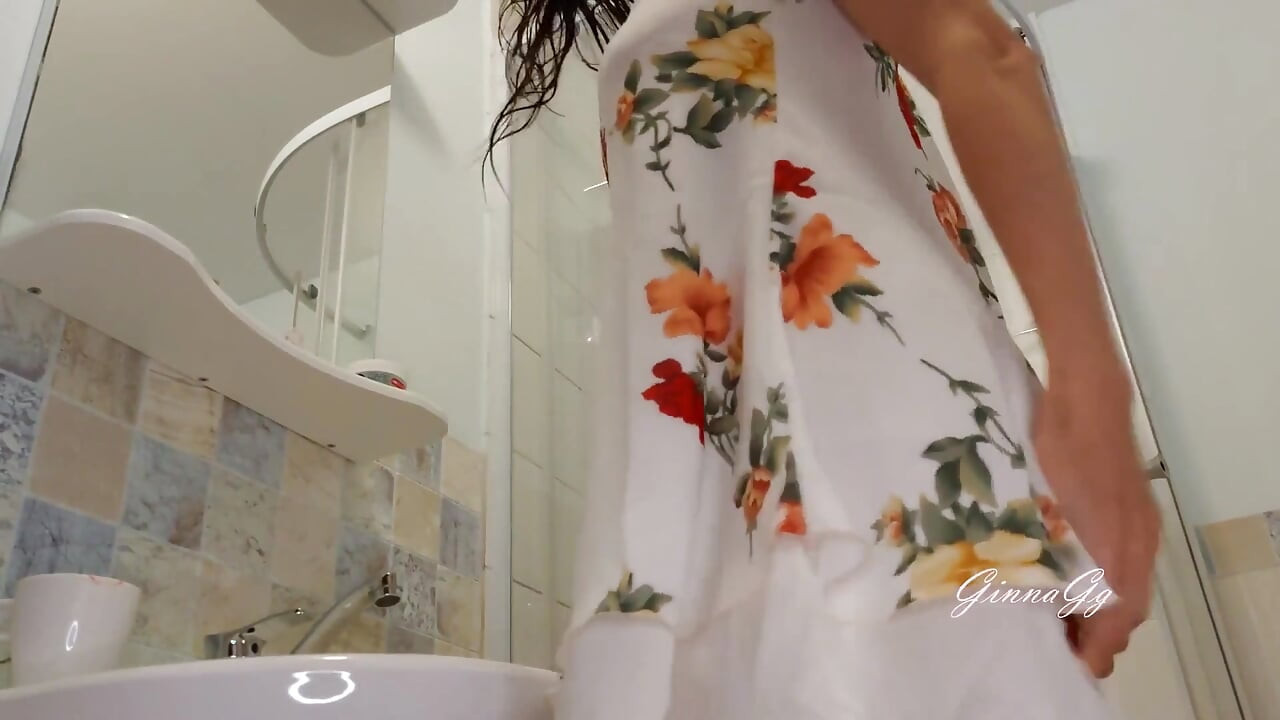 Squirting Horny Hairy Cunt Inserting Dildo Into Tight Vagina and Experiencing Multiple Orgasms Ginna