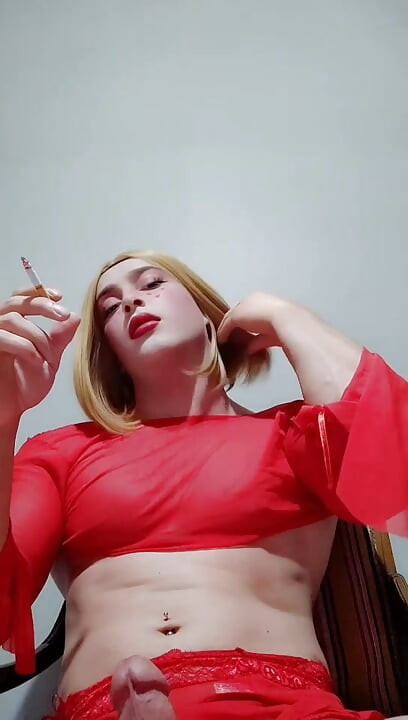 Έχω ένα φετίχ καπνίσματος offf 🚬