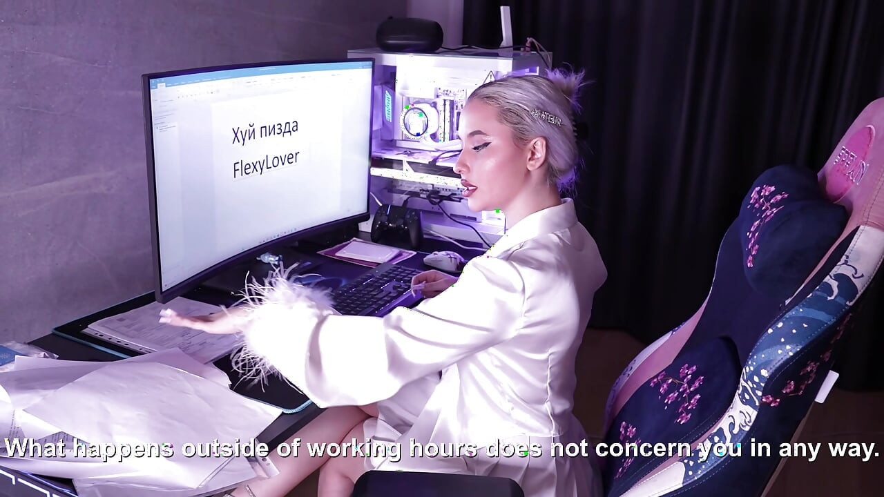 Muhasebeci maaşımı yeni ayakkabılara harcadı ve bunun için onunla yatmama izin verdi.