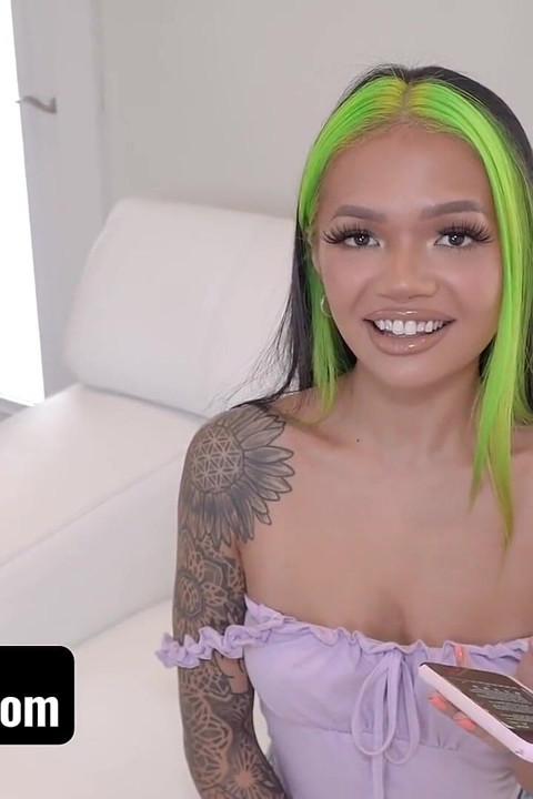큰 자지 의붓아빠에게 헝거 인형처럼 따먹히는 마른 아시아 의붓여동생 Paisley Paige