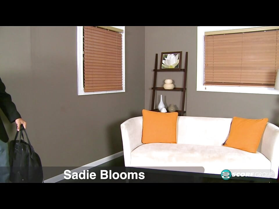 Crema dulce y crema de hombre para la tetona Sadie Blooms