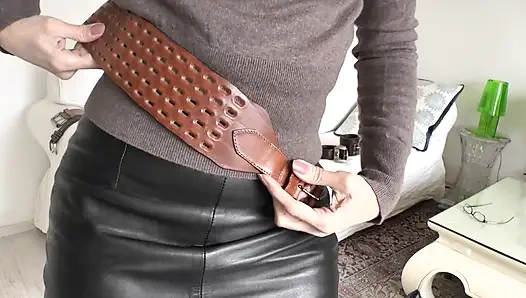 Gürtelarmung im Wohnzimmer, Teil 2, lady Victoria Valente