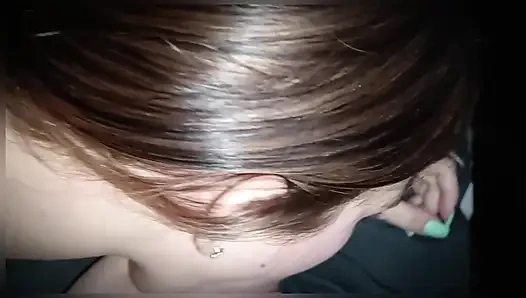 Gece kasabada yürüyüş ve üvey kız kardeşimin azgın gençiyle anal creampie yaptım