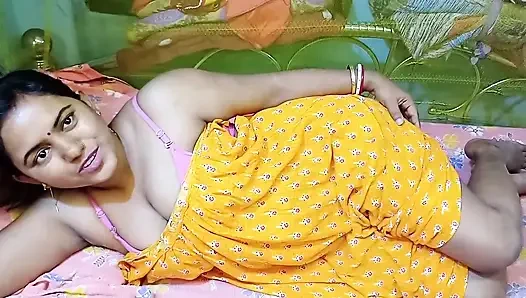 Indisches dorf Sexvideo, indisches mädchen große möpse drücken von ihrem stiefbruder im dorf im freien
