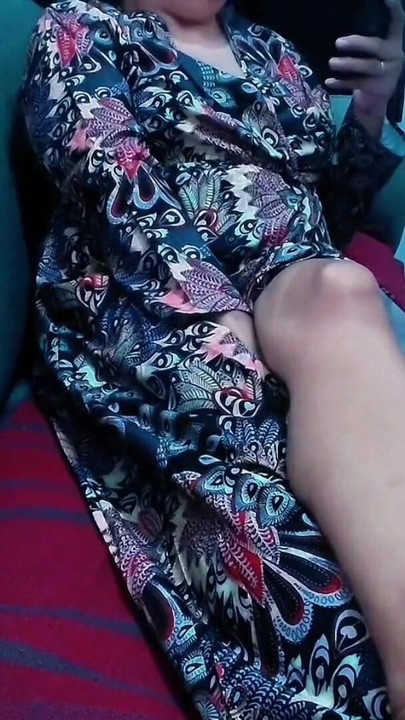 Adik tiri muslim dengan memek berbulu ngeliat abang tirinya lagi bugil dan lanjut ngentot memeknya | Clip 1