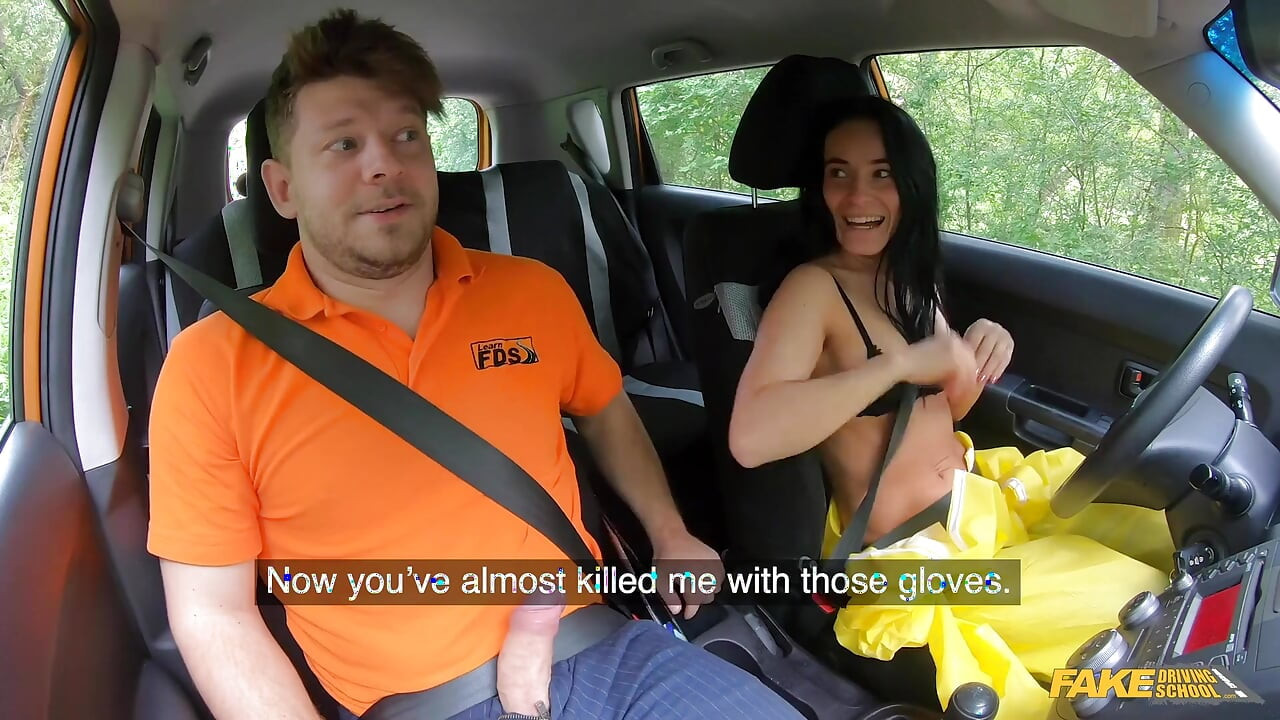 Vedd le a hazmat ruhámat és baszd meg