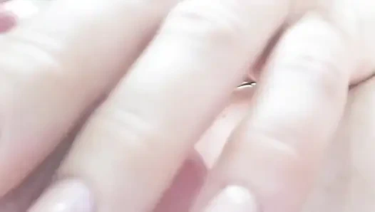 Kaltak kendini okşuyor ve akıyor