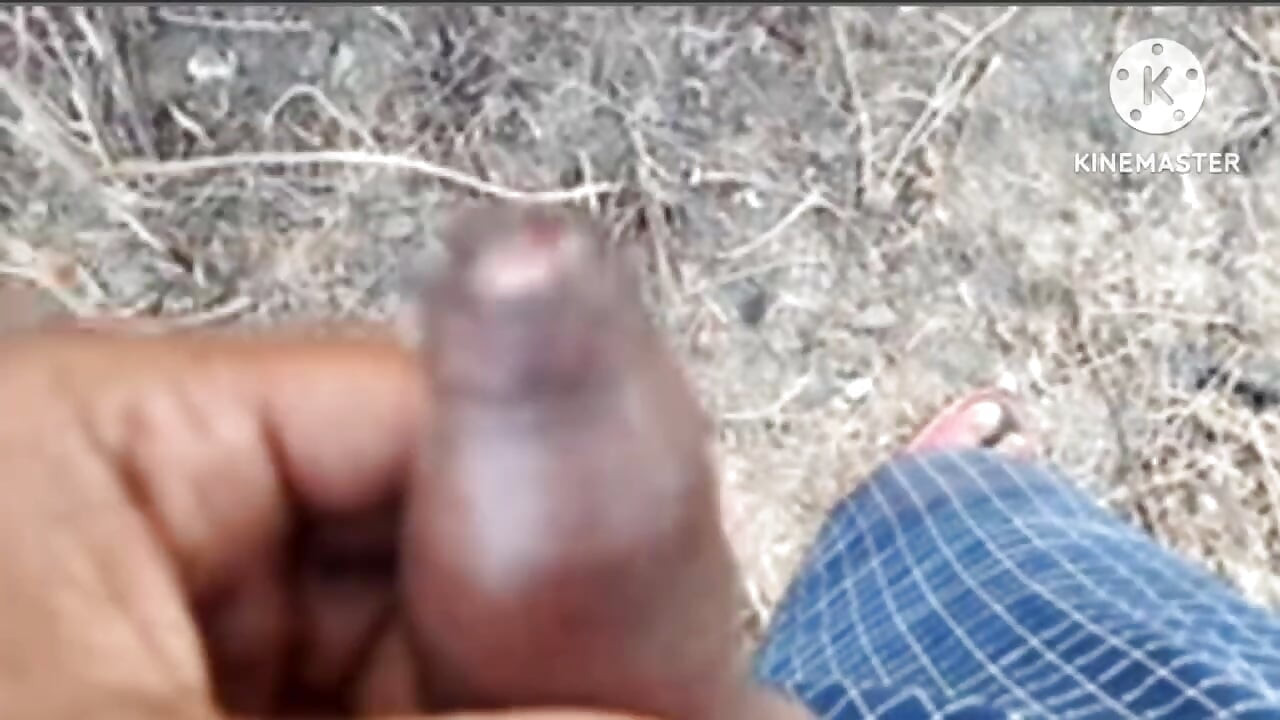 热辣的阴户在丛林中被口爆，想要大鸡巴伊美鸡巴在阴👄户里
