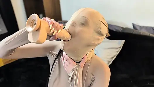 Игра с киской в боди в колготках