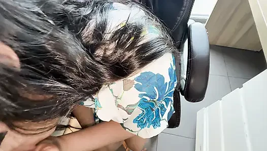 Office Staff Girl Ne Double Salary Ke Liye Boss Ke Sath Sex Kiya