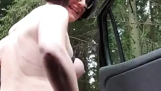 Julie Zieht Sich Nackt Aus Am Strassenrand Und Spritzt