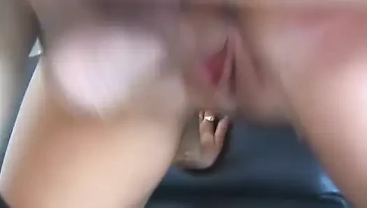 Amatör ateşli sürtük genç kız videoda sikiliyor