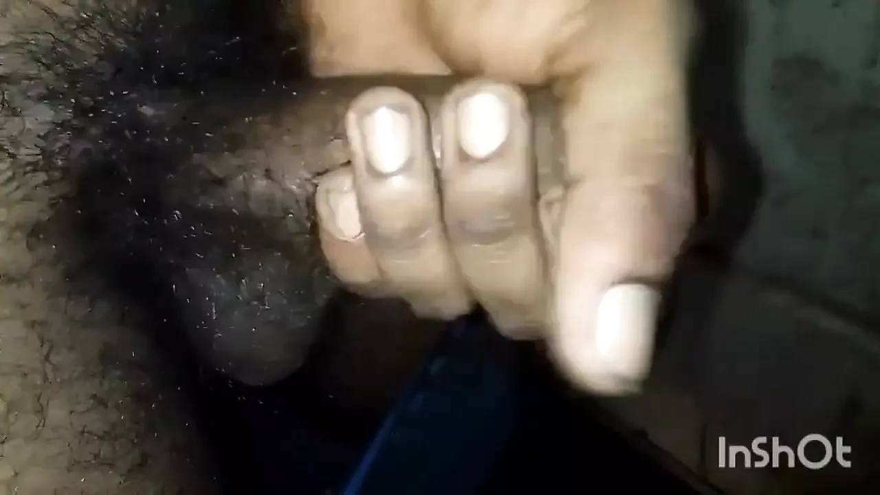 肮脏的男孩村屋浴室