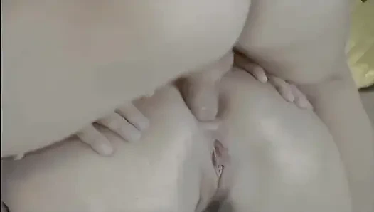 Мачеха завтракает с членами пасынков