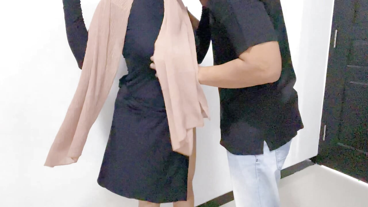 Seduced by my friend's sexy mom