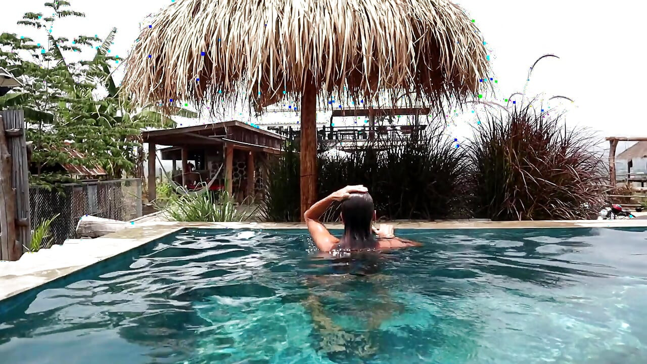 Masturbatie in een gemeenschappelijk zwembad in Thailand