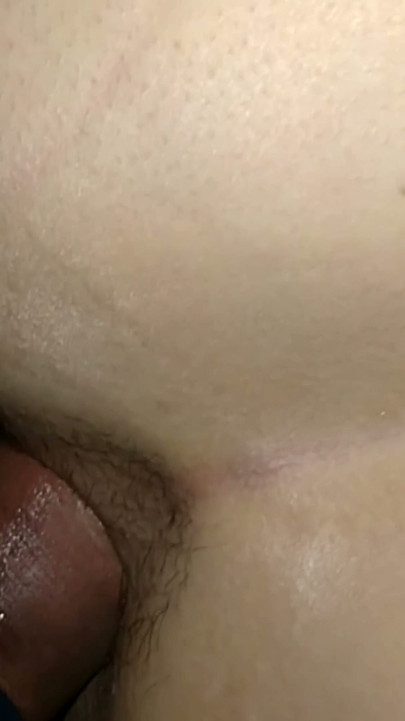 İlk anal penetrasyonum, orospu gibi inliyorum ve içime sürpriz geliyor - Dazzlingfacegirl | Bölüm 1