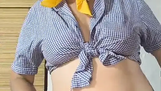 Azgın kovboy kız amını ovuyor