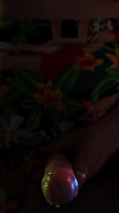 Detik ikonik dari "Arahan makan air mani strap-on cei - MILF bengkung bercakap kotor Arya Grander - Pov femdom"