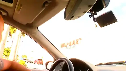 Ein großer riesiger schwanz für den süßen mund eines blonden sexy mädchens