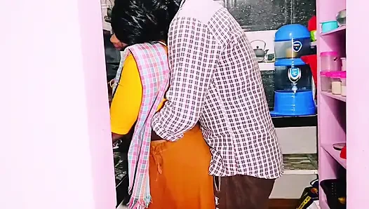 Sayangnya desi bhabi ngentot di dapur, bro kontol besar. Telugu Dirty Talks.
