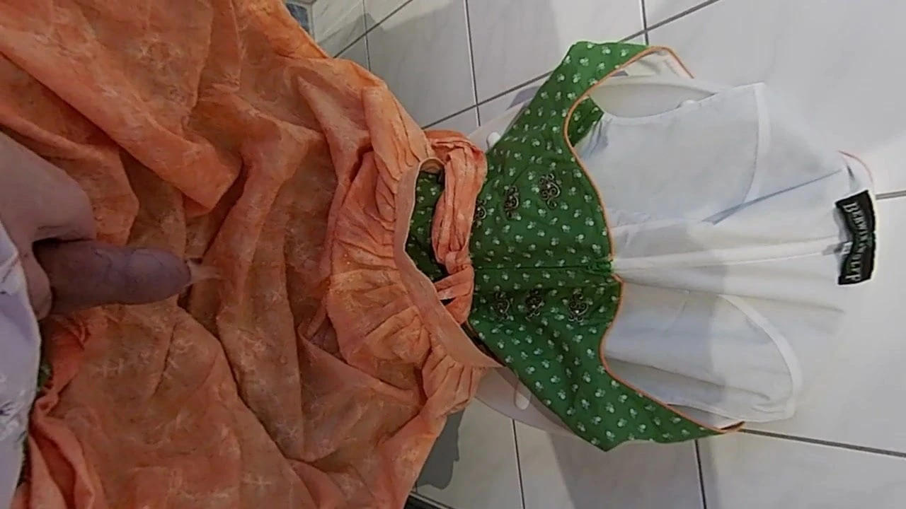 aufs Dirndl gepisst