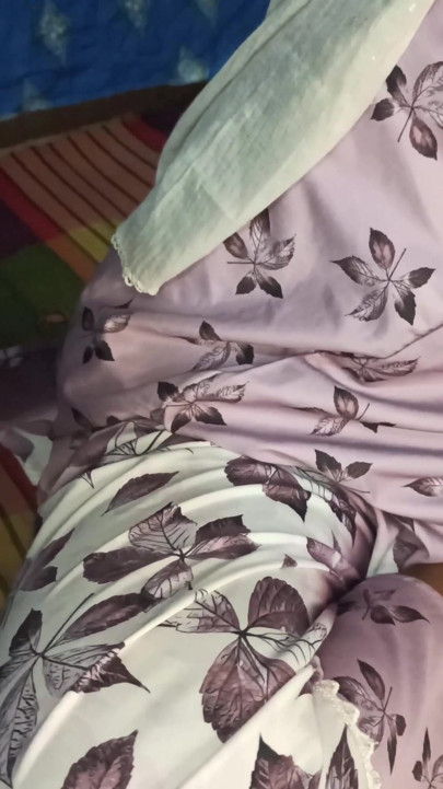 Na zewnątrz nocna ulica Dhaka budzi się zarówno razem romans piękny pokój świetny związek z szwagierem | Klip 1