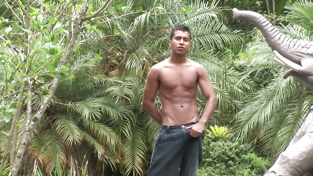 Video eksklusif bareback: cowok latino seksi bergabung sama dua gay untuk seks threesome