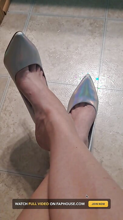 แกว่งรองเท้าส้นเข็ม