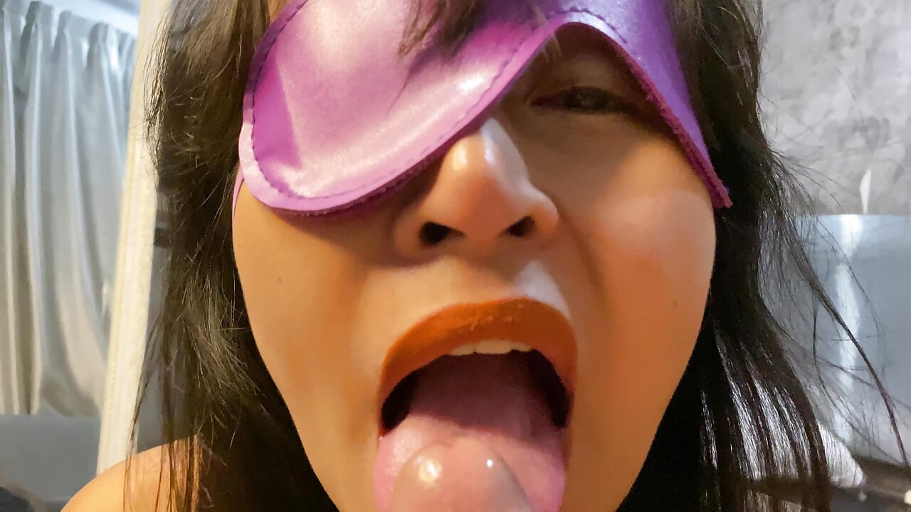 My Playful Sister-in-Law Wakes Up Early for Her Favorite Banana Before the Shower