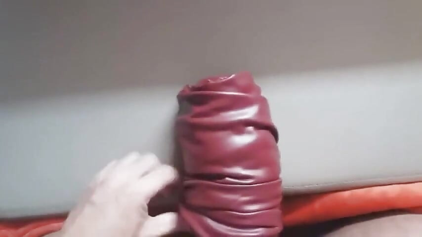 射進皮革肉光中