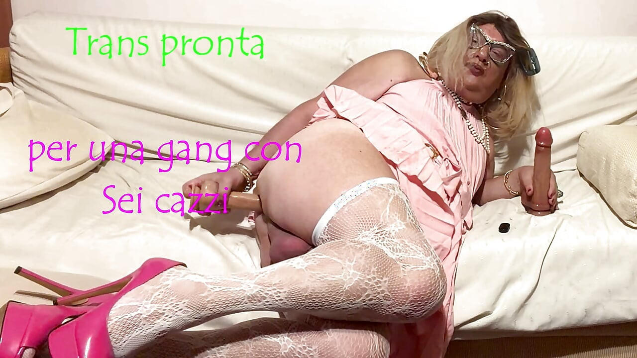 Gio Calda the shemale in pink